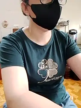 LiilyZi online show from April 8, 2:11 am