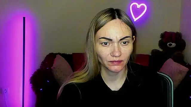 Snapshot of BlondMikey22 chatting on April 18, 5:28 pm BlondMikey22 online show from April 18, 5:28 pm