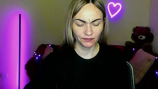 Snapshot of BlondMikey22 chatting on April 18, 7:58 pm BlondMikey22 online show from April 18, 7:58 pm