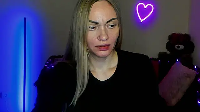 Snapshot of BlondMikey22 chatting on April 19, 6:21 pm BlondMikey22 online show from April 19, 6:21 pm