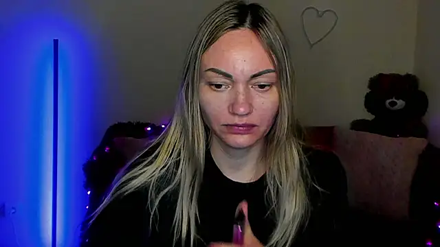 Snapshot of BlondMikey22 chatting on April 21, 6:01 pm BlondMikey22 online show from April 21, 6:01 pm