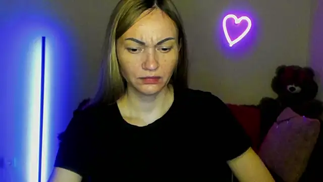 Snapshot of BlondMikey22 chatting on May 24, 5:23 am BlondMikey22 online show from May 24, 5:23 am