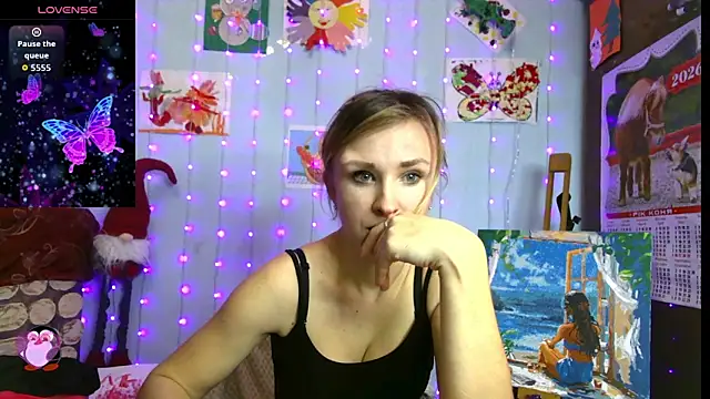 Snapshot of HarleyWidLife chatting on February 10, 12:31 pm HarleyWidLife online show from February 10, 12:31 pm