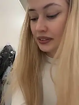 Snapshot of blonde_exe chatting on February 12, 4:24 pm blonde exe online show from February 12, 4:24 pm