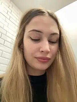 Snapshot of blonde_exe chatting on February 27, 1:00 pm blonde exe online show from February 27, 1:00 pm