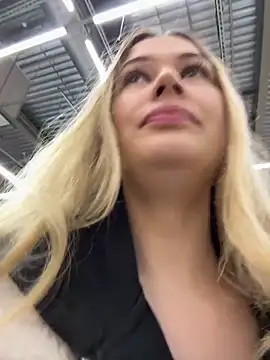 blonde exe online show from April 3, 2:15 pm