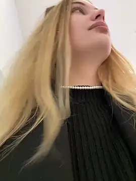 blonde exe online show from April 8, 1:55 pm