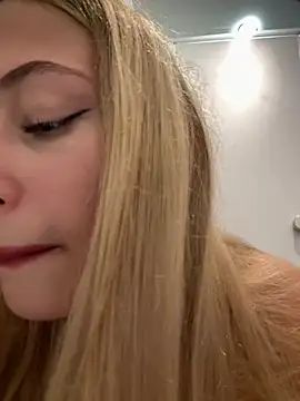 blonde exe online show from August 6, 2:08 pm