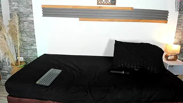 Lia James  online show from March 7, 2:03 pm