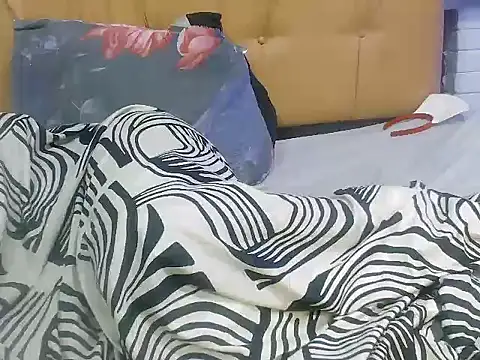 Snapshot of Ladyxx21 chatting on February 14, 5:26 am Ladyxx21 online show from February 14, 5:26 am