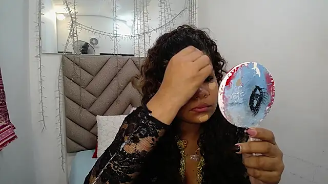 yaazhinii online show from March 12, 11:27 am