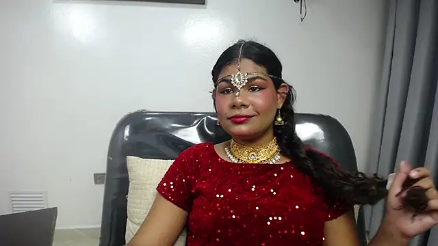yaazhinii online show from April 17, 12:30 pm