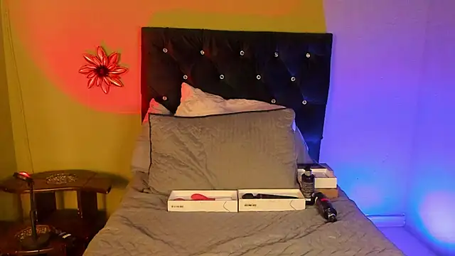 karenwild 1 online show from May 16, 1:43 pm