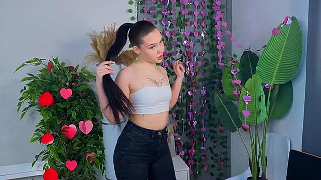 RoxannRunk online show from February 18, 6:42 am