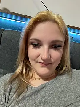 ViviLuu online show from April 27, 10:08 pm