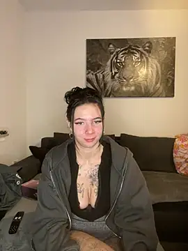 zoeelovee online show from February 9, 6:34 pm