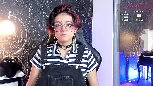 YuuMiko online show from April 8, 1:00 pm