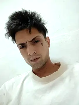 Snapshot of CubanoxxxSex chatting on February 14, 12:29 am CubanoxxxSex online show from February 14, 12:29 am