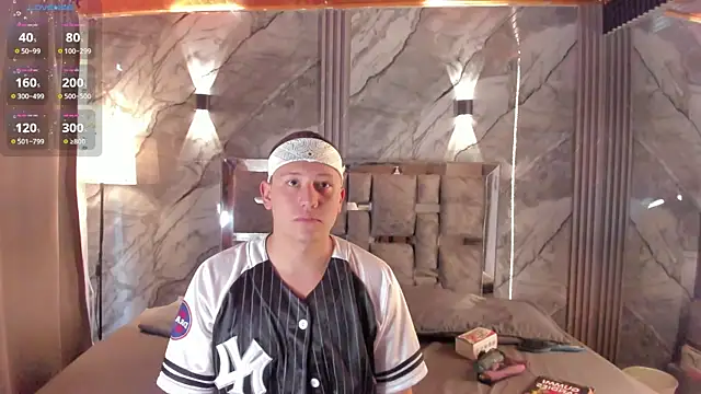 Snapshot of Manson_and_Zoe chatting on February 8, 11:24 am Manson and Zoe online show from February 8, 11:24 am