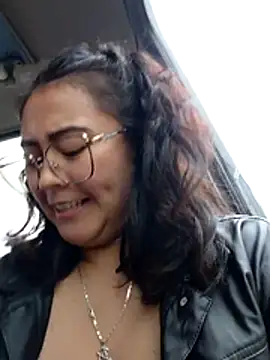 Snapshot of Mari-98 chatting on February 5, 7:29 pm Mari-98 online show from February 5, 7:29 pm