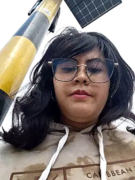 Snapshot of Mari-98 chatting on February 20, 7:36 pm Mari-98 online show from February 20, 7:36 pm