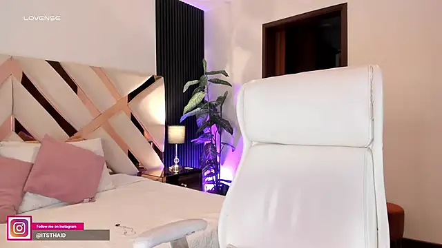 missthailand  online show from April 1, 10:29 pm