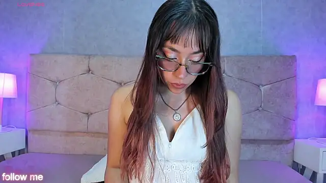 Chloe Miiler online show from February 24, 1:31 pm