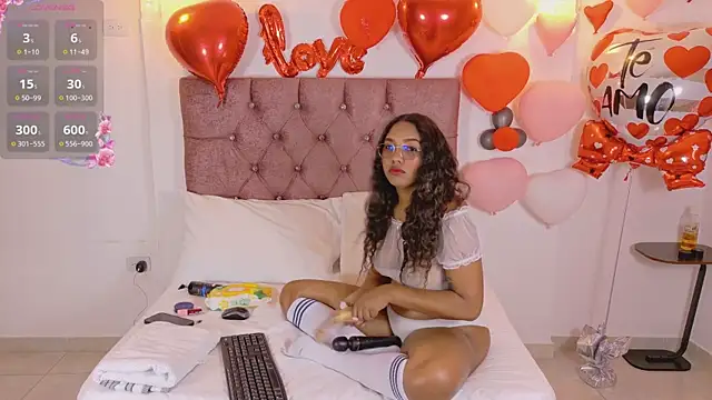 Snapshot of xblack_moon chatting on February 17, 7:42 pm xblack moon online show from February 17, 7:42 pm