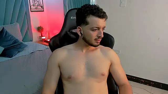 Logan Wolf-js online show from April 10, 11:20 pm