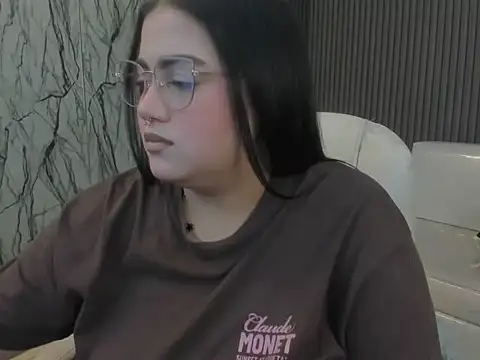 Snapshot of mady_musex chatting on February 20, 3:25 am mady musex online show from February 20, 3:25 am