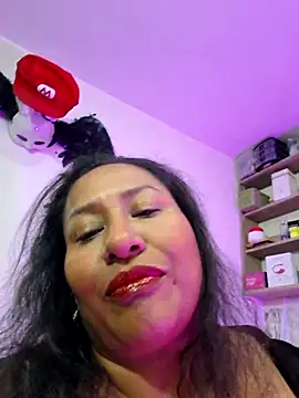 Snapshot of Nyomi_browm chatting on February 14, 4:42 am Nyomi browm online show from February 14, 4:42 am