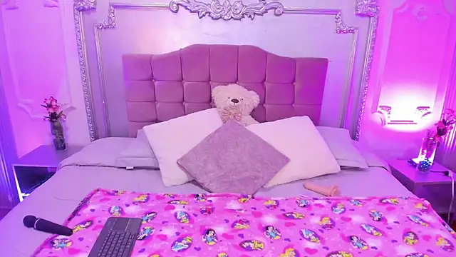 Snapshot of SofiaCrust chatting on February 21, 2:51 pm SofiaCrust online show from February 21, 2:51 pm