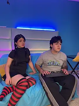 Snapshot of EmilyAndAndrew chatting on February 16, 3:46 am EmilyAndAndrew online show from February 16, 3:46 am