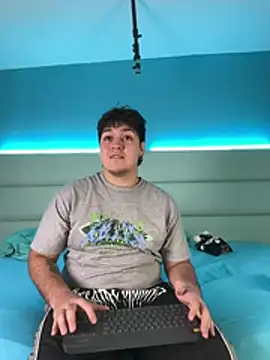 EmilyAndAndrew online show from April 6, 3:59 am