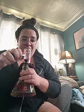 Snapshot of kayleighgirl chatting on April 4, 12:13 pm kayleighgirl online show from April 4, 12:13 pm