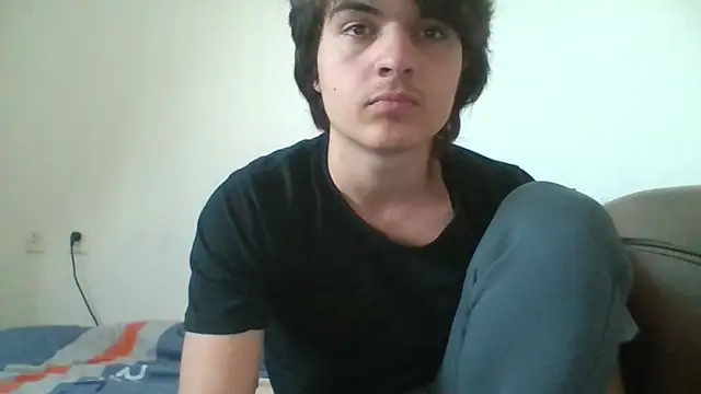 Snapshot of MrPine19 chatting on February 8, 2:37 am MrPine19 online show from February 8, 2:37 am