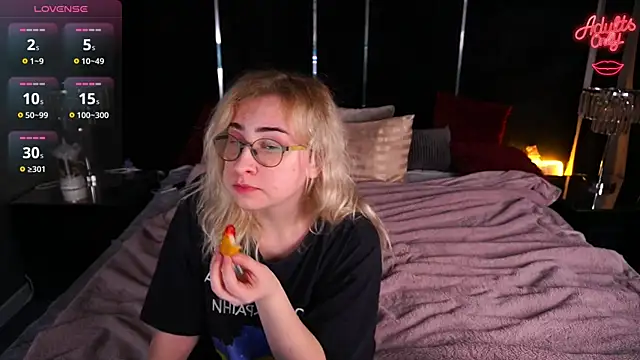 MillaLuxLove online show from March 27, 12:49 am