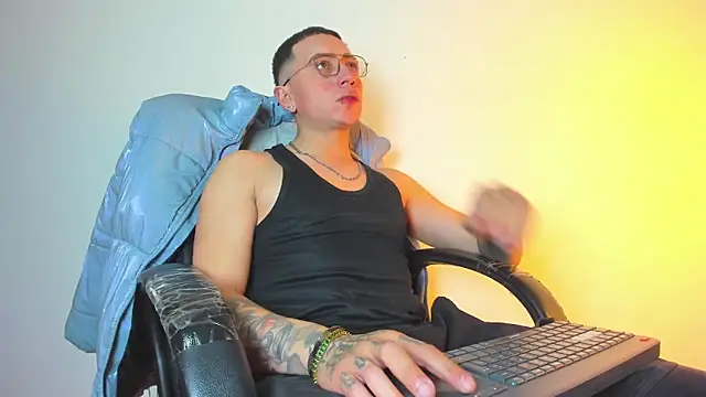 Emmanuel Lust online show from February 5, 12:21 pm