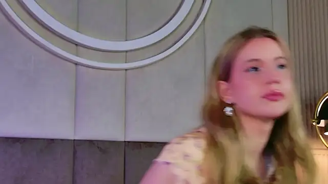 Snapshot of Beckie_White chatting on February 24, 8:40 pm Beckie White online show from February 24, 8:40 pm