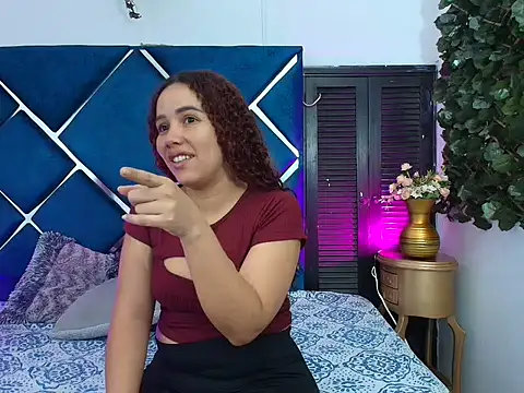 VenuzNaughty online show from February 17, 12:01 pm