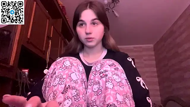 Snapshot of LovelySilk_63 chatting on February 19, 8:32 am LovelySilk 63 online show from February 19, 8:32 am