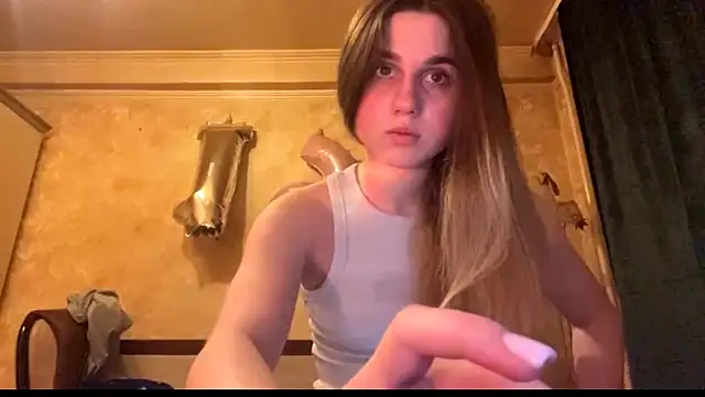 Snapshot of LovelySilk_63 chatting on May 6, 6:46 pm LovelySilk 63 online show from May 6, 6:46 pm