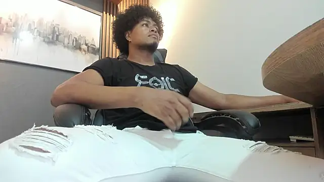 Snapshot of Kai_Moreno chatting on February 14, 7:32 pm Kai Moreno online show from February 14, 7:32 pm