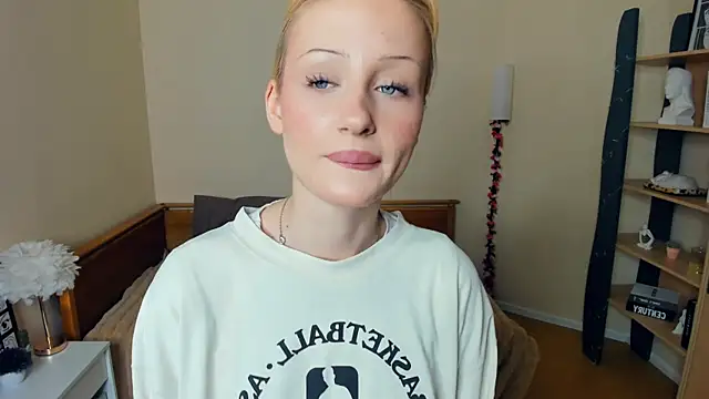 LolaStusse online show from March 1, 7:54 am