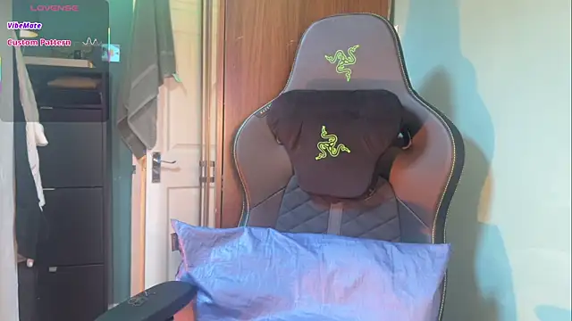 Snapshot of JadeAlexis403 chatting on February 14, 9:39 am JadeAlexis403 online show from February 14, 9:39 am