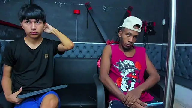 Snapshot of Jeanpieroo26 chatting on February 27, 7:47 pm Jeanpieroo26 online show from February 27, 7:47 pm