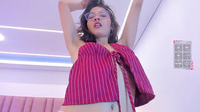 im lily  online show from April 17, 12:52 pm