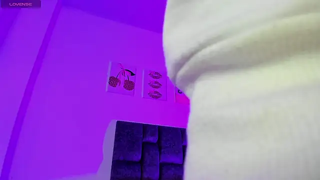 Madison Rosee online show from May 4, 12:39 am