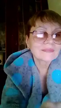 SophieBurns online show from April 1, 1:41 pm