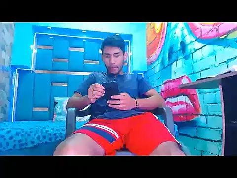 warmNoah online show from February 23, 7:55 pm